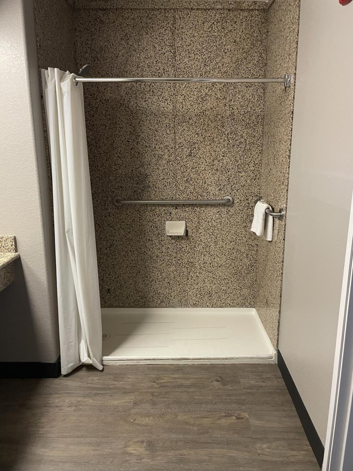 Hawthorn Extended Stay By Wyndham Гоббс Номер фото