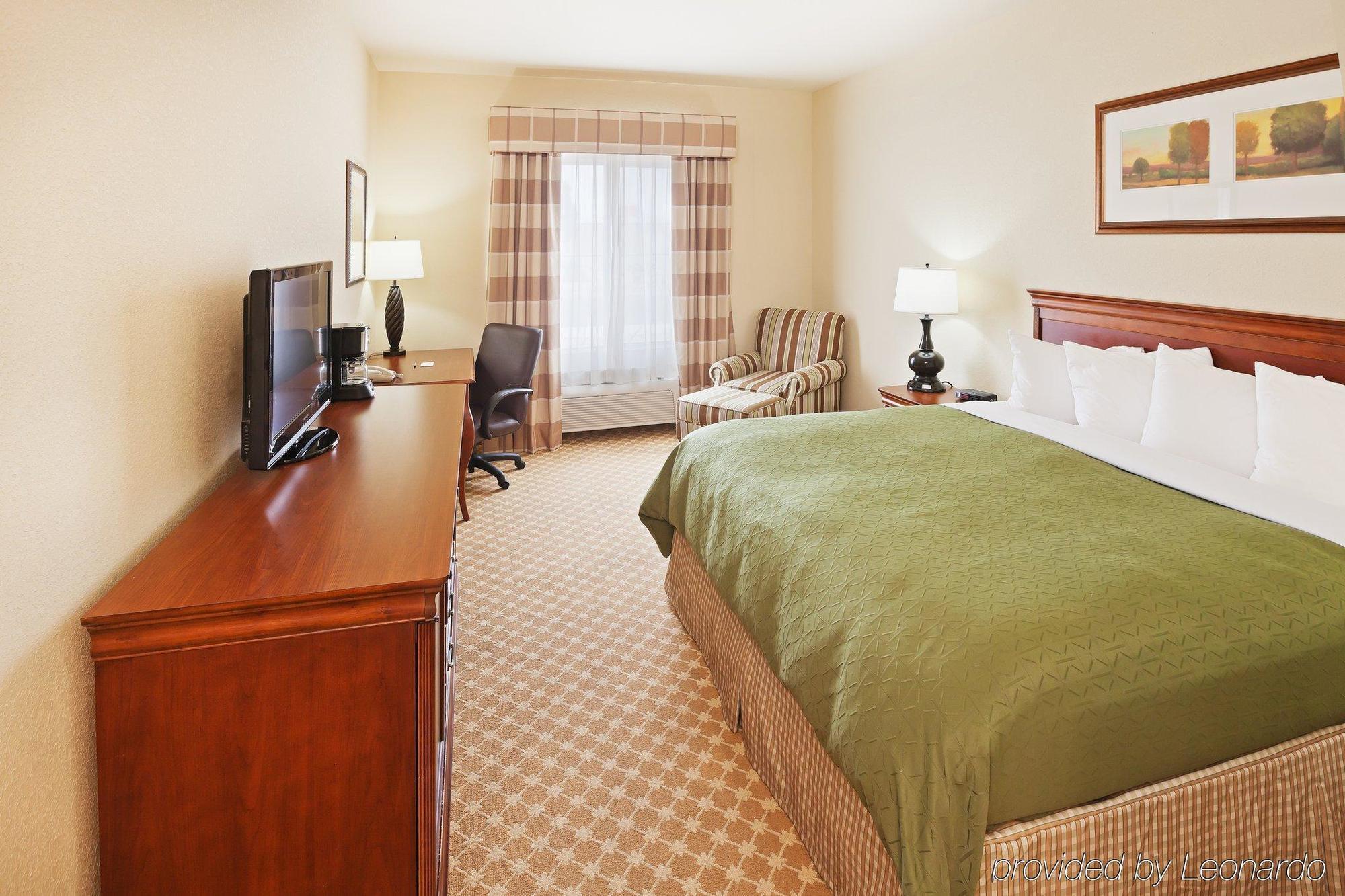 Hawthorn Extended Stay By Wyndham Гоббс Номер фото